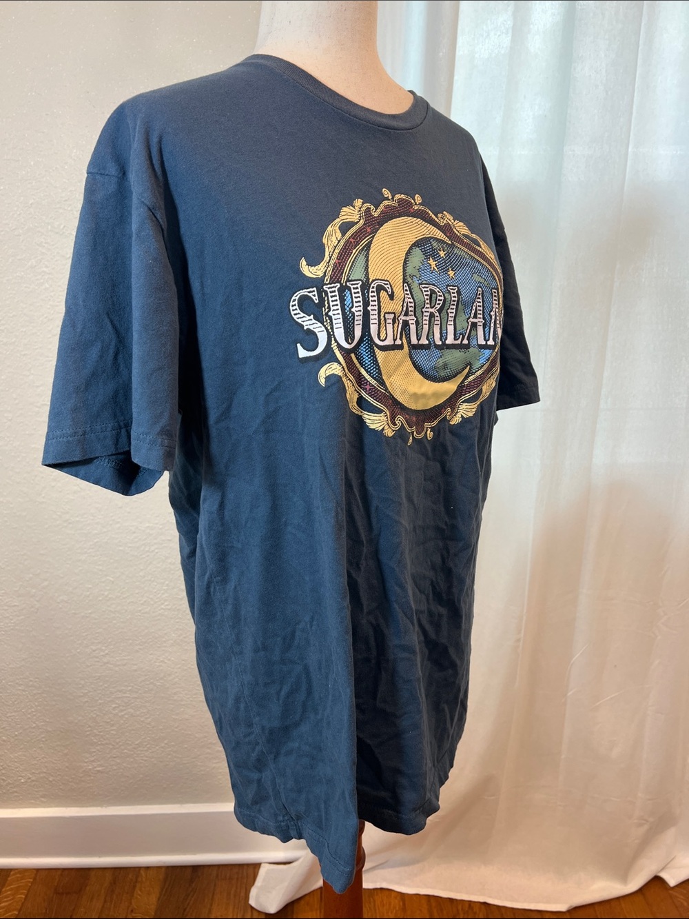 Sugarland Graphic Band Tee in Navy with Moon Design. Size L - Picture 5 of 10